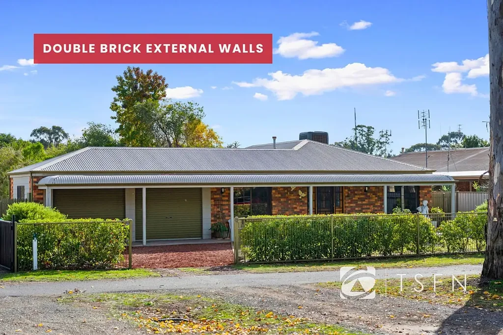 Kangaroo Flat 3 Slaapkamer Premium Double Brick - not brick veneer! Enjoy superior thermal comfort, whisper-quiet interiors, and timeless character on a generous allotment.