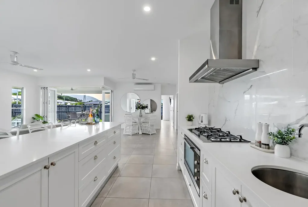 Trinity Beach 4房  Light, Bright & Near-New – Hamptons-Inspired Living