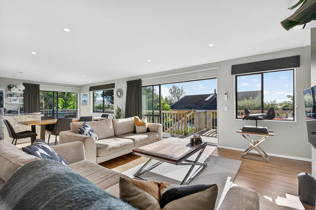 Mangawhai Heads 3房  Central; private; ocean views and great value!