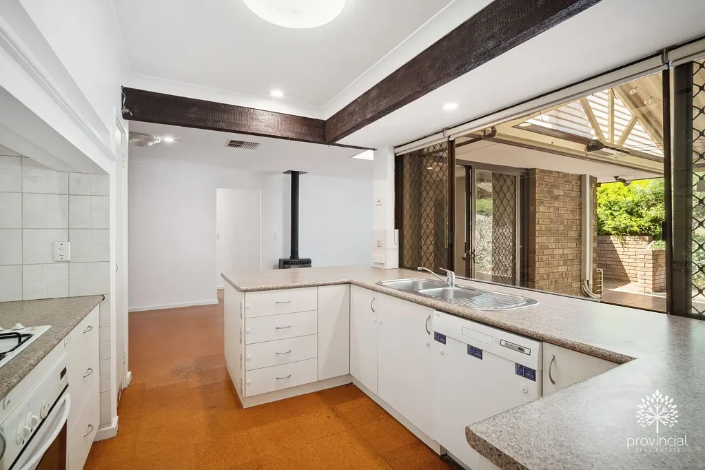 1 Nicholson Crescent, Lesmurdie, WA 6076