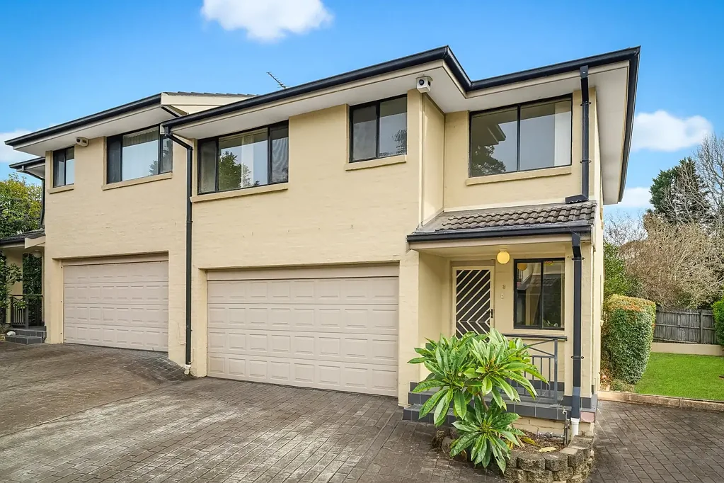Immaculate townhouse in boutique complex