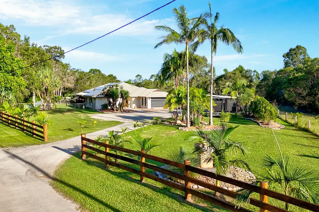 Cootharaba 6房  A Private Acreage Sanctuary with Dual Living, Exceptional Entertaining & Endless Lifestyle Appeal