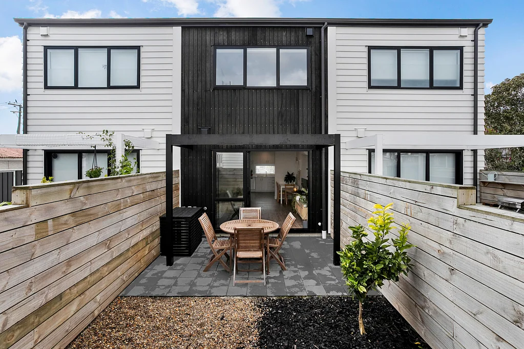 Mangere Bridge 2બેડરૂમ Owners new chapter, calls for yours!