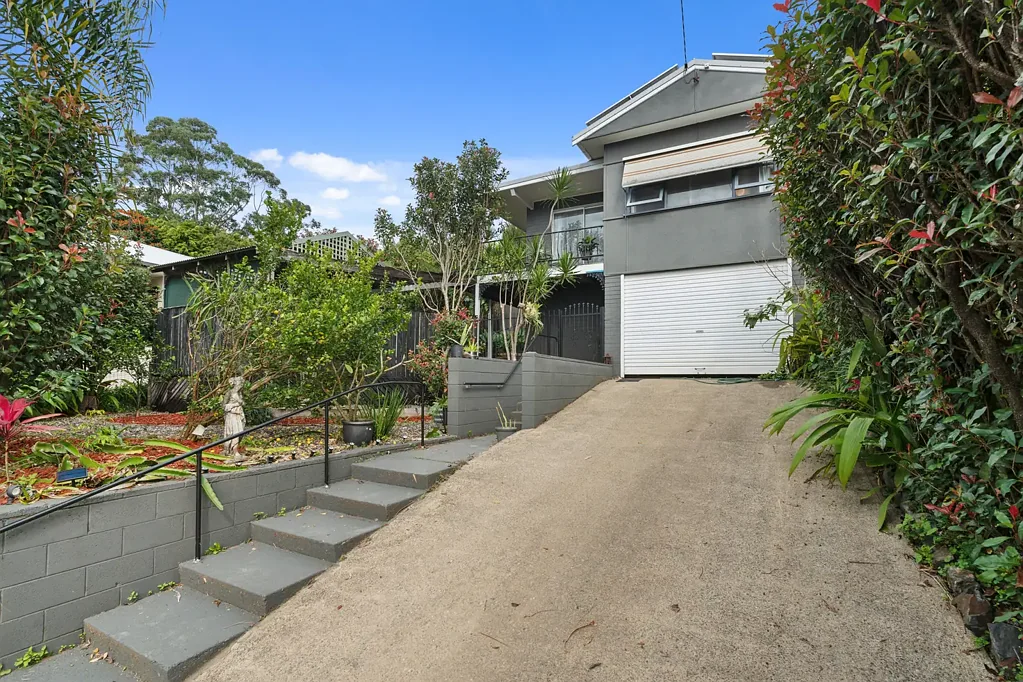 Coffs Harbour 3部屋 Eclectic Style With Hardwood Floors, Tropical Vibes, Hinterland Views and Tranquil Cabana for Entertaining.