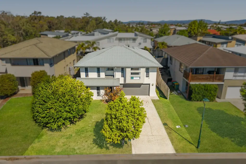 Coomera 4 Bedroom Beautiful & Spacious 4-Bedroom Family Home in Sought-After Coomera Suburb!
