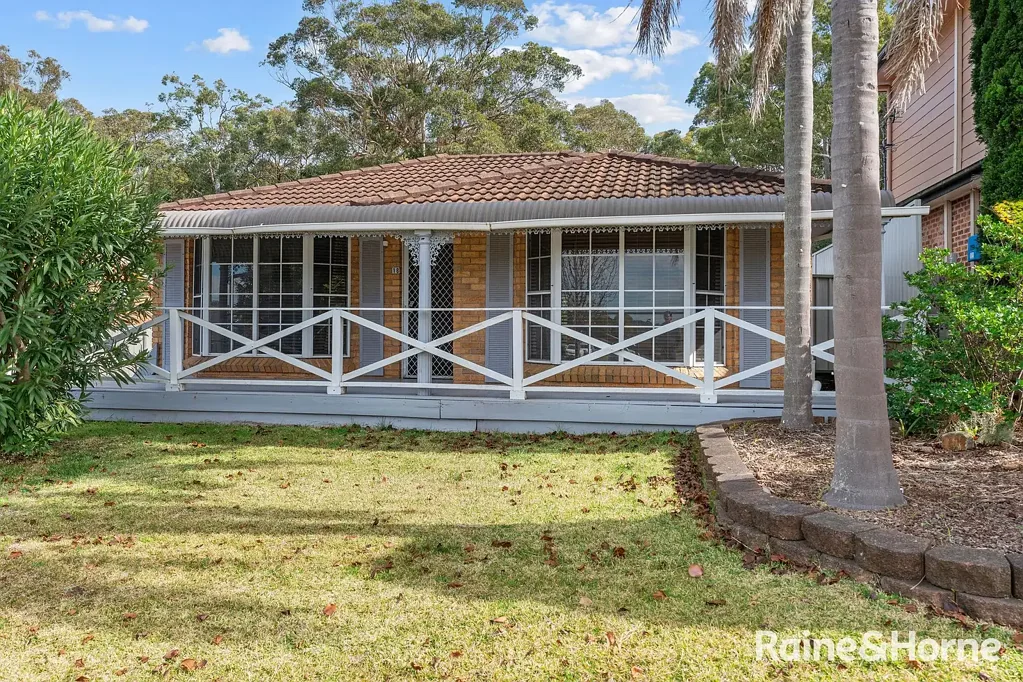 Wallsend 3कमरा Immaculate Family Living with Rare Side Access on a Generous Level Block