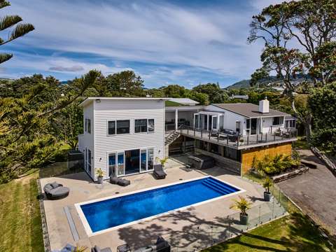 Titahi Bay 5房  LARGE FAMILY LIVING - DEVELOPMENT OPPORTUNITY