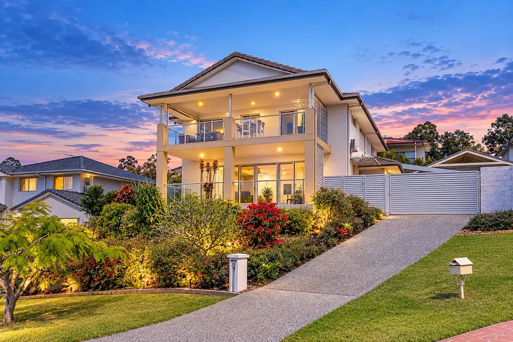 Highland Park 4બેડરૂમ Elevated Family Living with Views You'll Never Tire Of