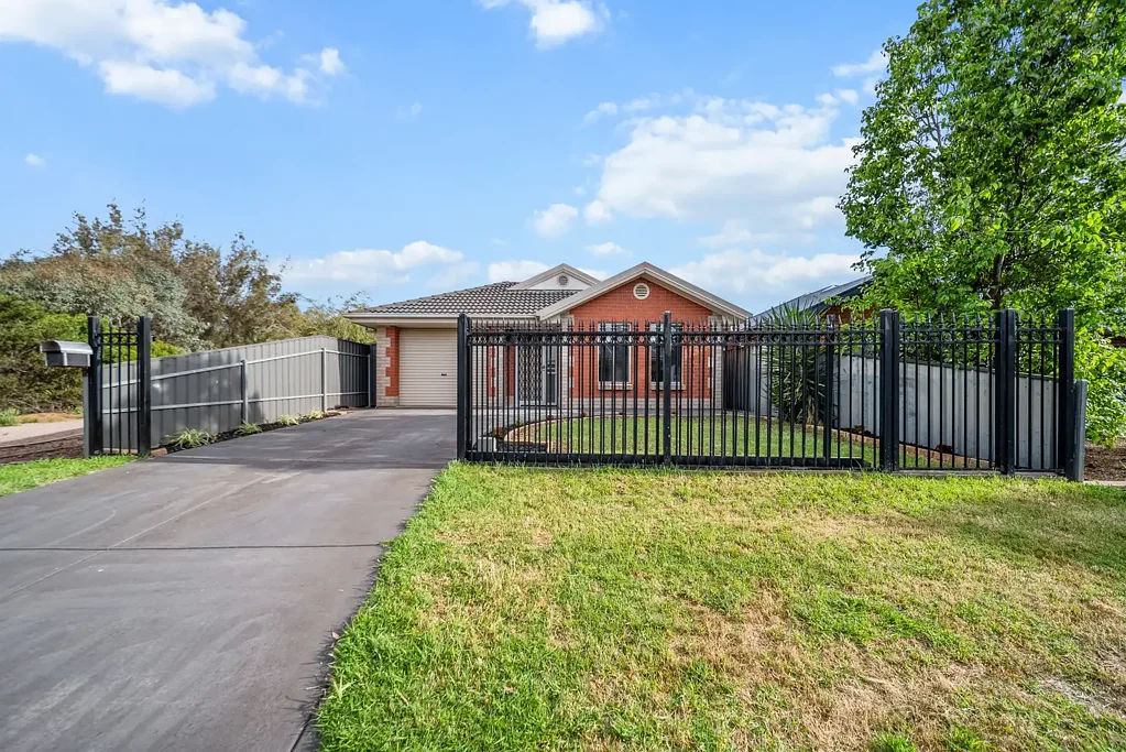 Parafield Gardens 3部屋 Delightful Family Home in Desirable Suburb or Sound Investment