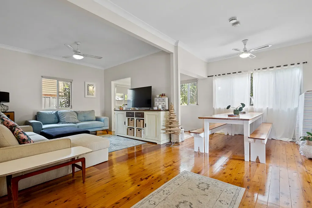 Wavell Heights 3침실 Charming Post-War with Endless Potential!