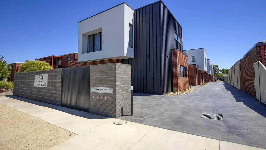 Executive Townhouse Living in a Sought-After Location!