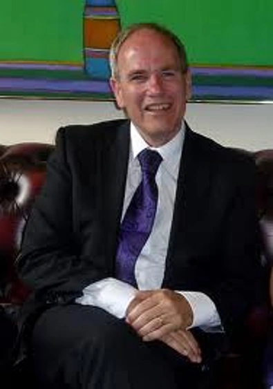 Len Brown 继续留任家庭咨询协会