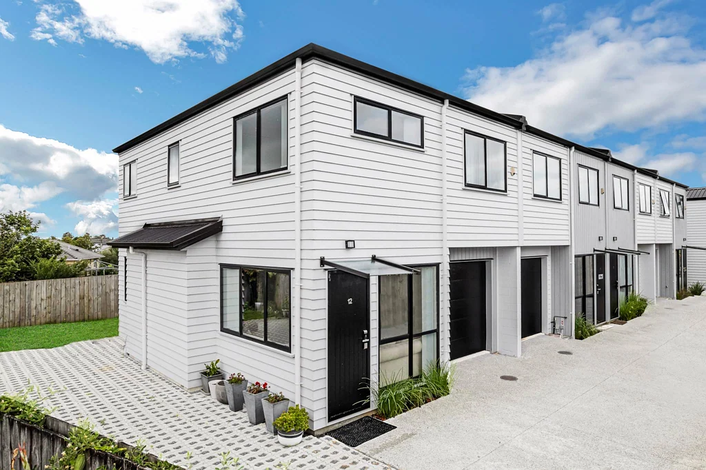 Kelston 3 Slaapkamer Stylish, Low-Maintenance Living in Prime Location