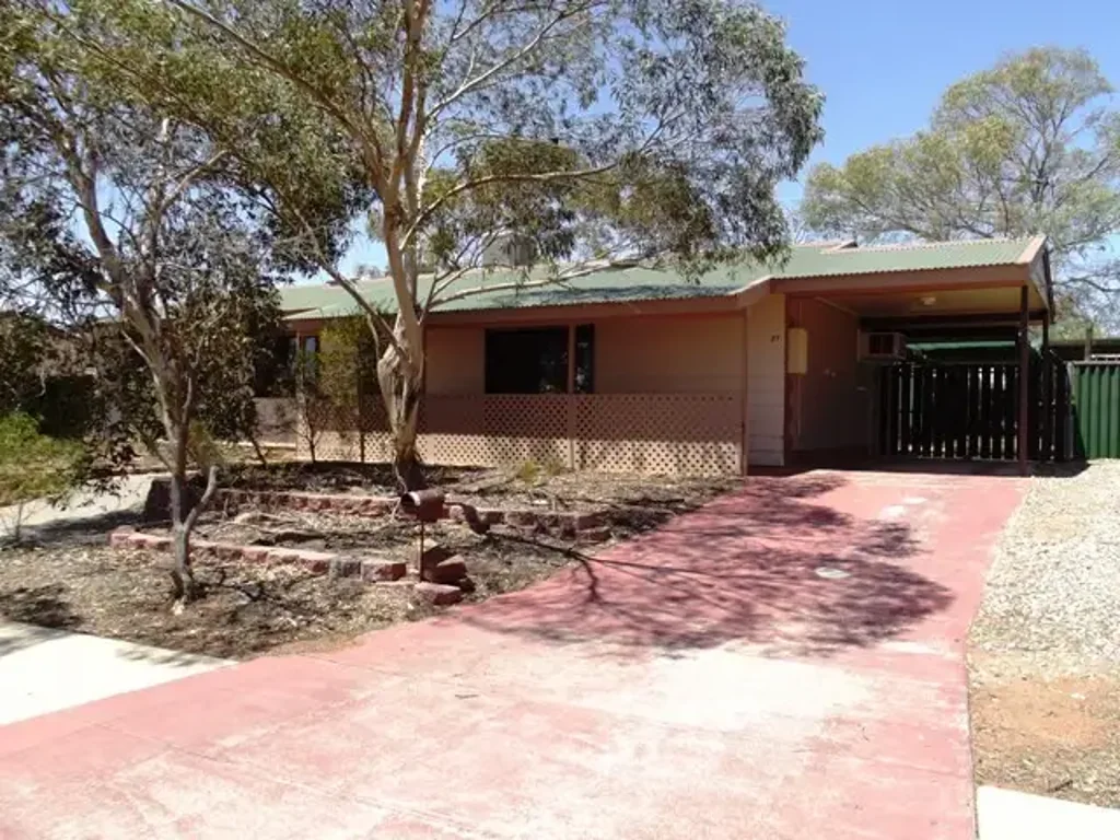 3 B/R HOME WITH LARGE BACKYARD * PRICE REDUCTION