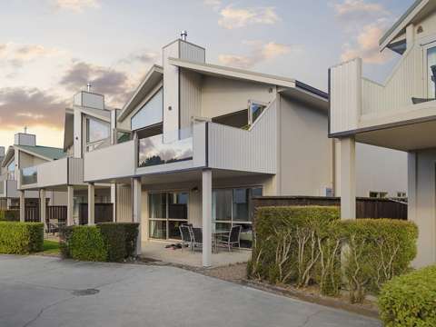 Wanaka 5 Bedroom Easy care - dual income opportunity