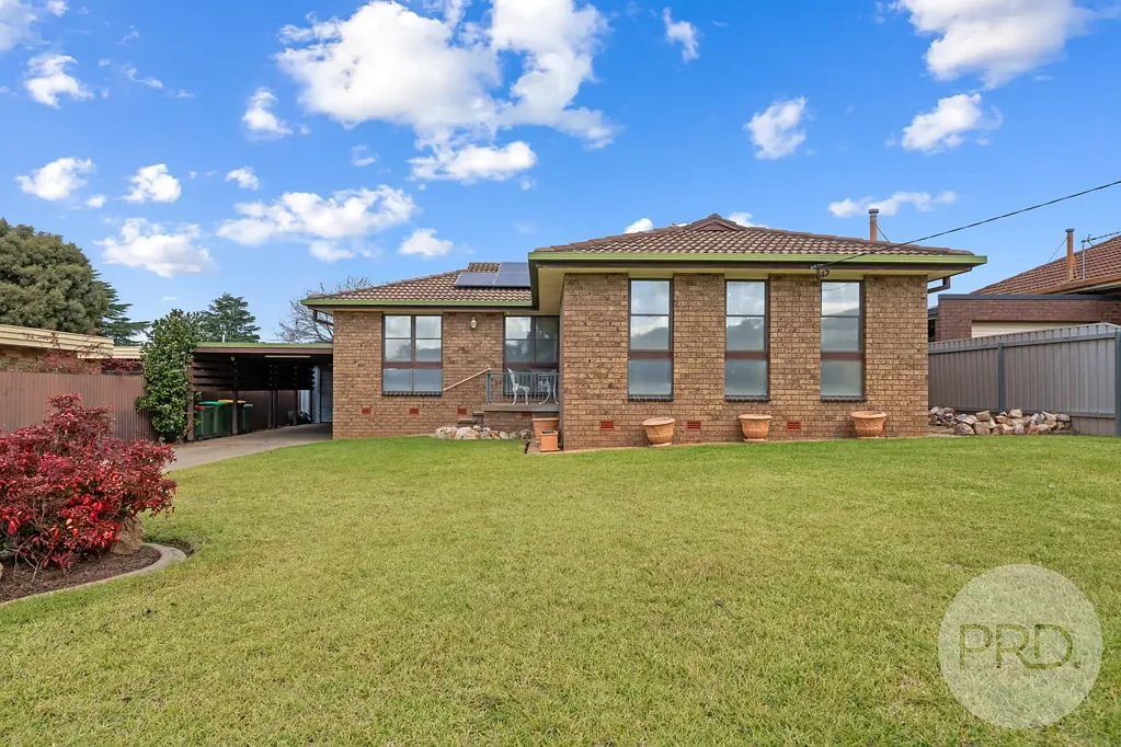 6 Willow Street, Kooringal, NSW 2650