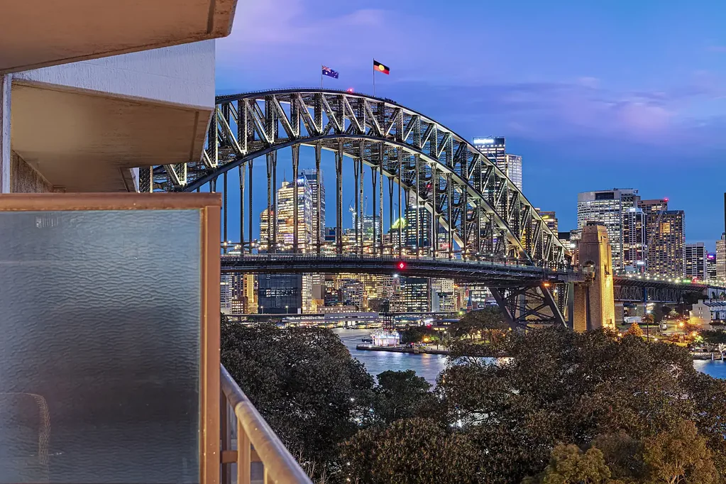 Milsons Point Unbeatable Location & Connectivity with Iconic Harbour Views