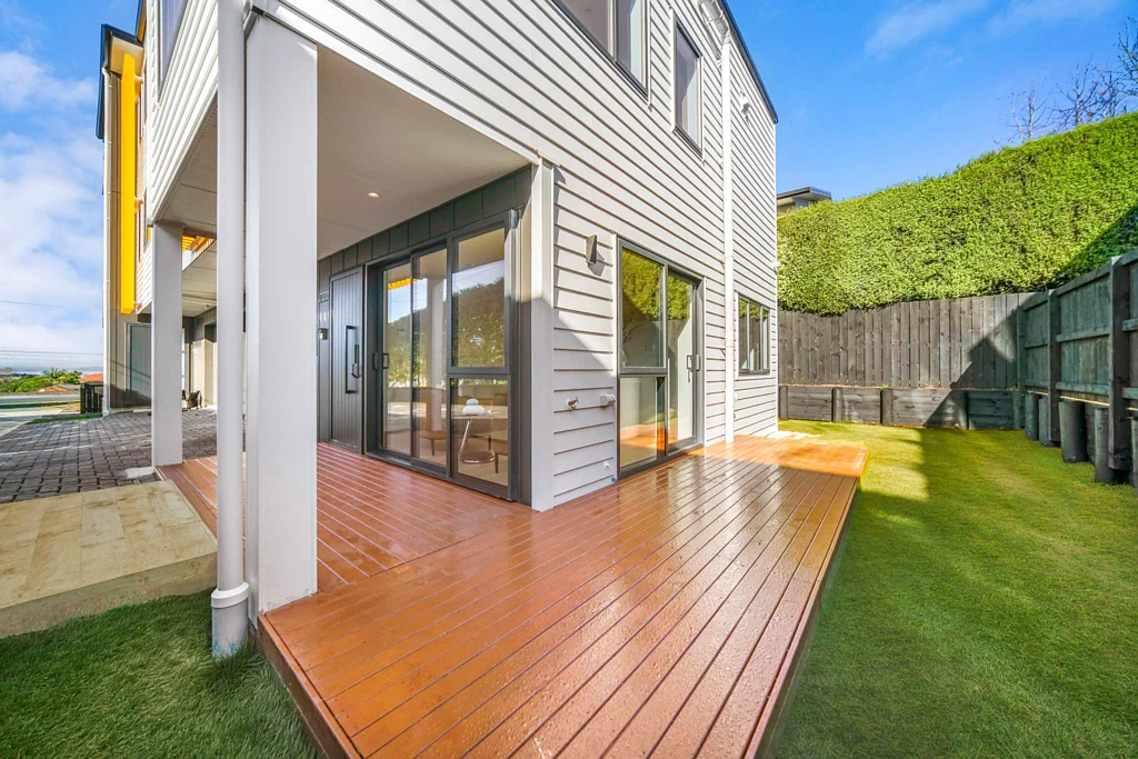 Oteha 5 Bedroom Rangitoto Zone & Stunning Seaview!