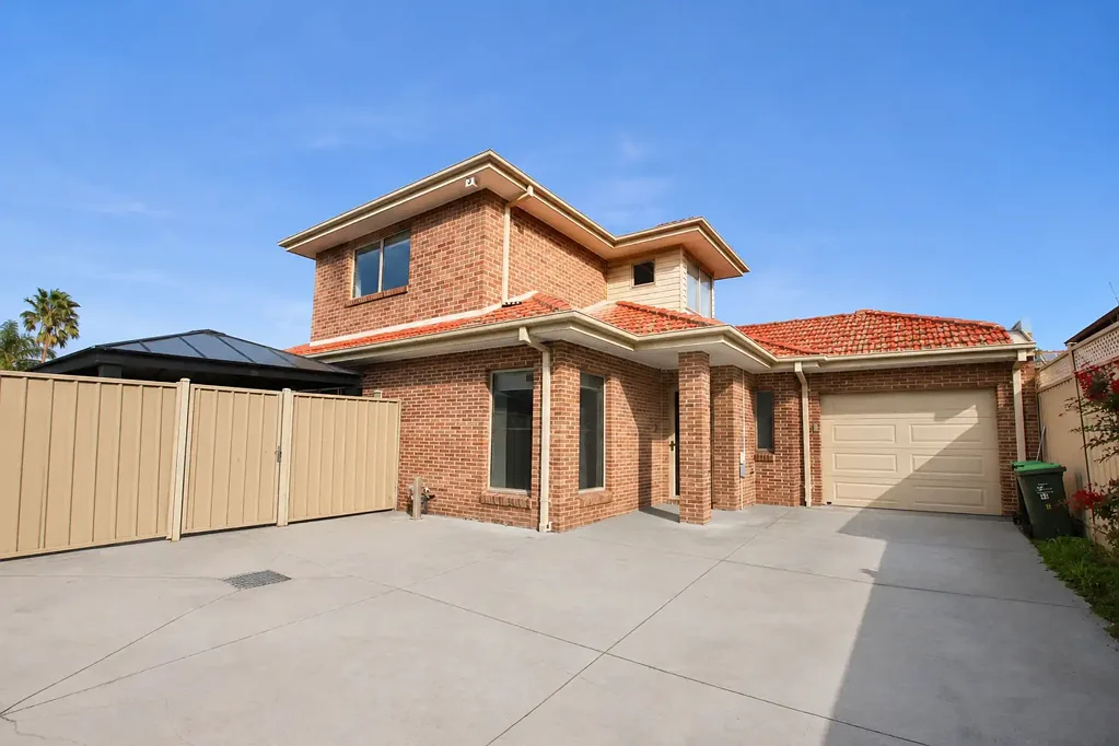 Stylish, Low-Maintenance Living in a Prime Preston Location