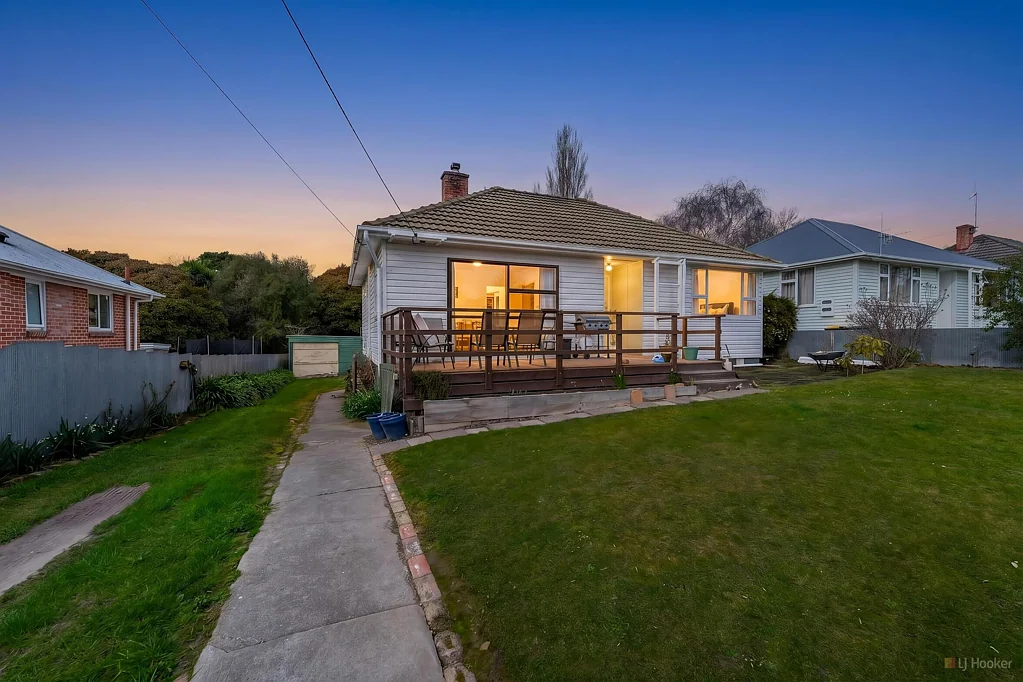 Marchwiel 3 Bedroom Big Section, Solid Return, Plenty of Potential