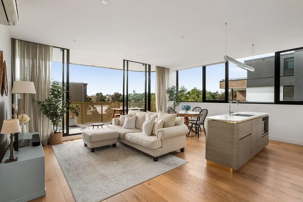Banksmeadow 2Moenga Designer Silkwood Apartment With Balcony And Tandem Parking