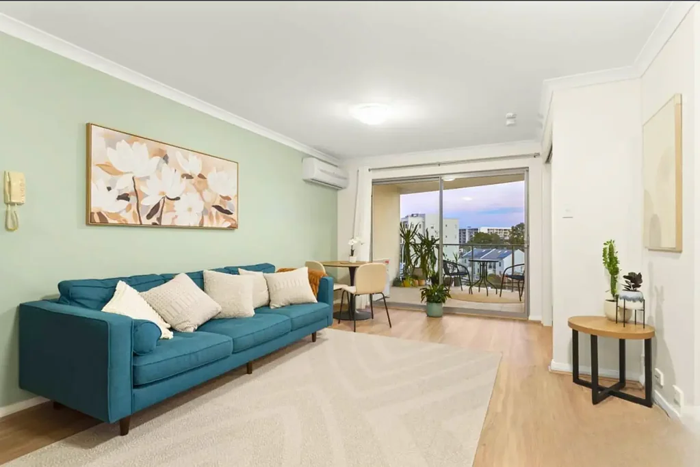 Stylish Inner-City Apartment with Pool, Gym & Parking