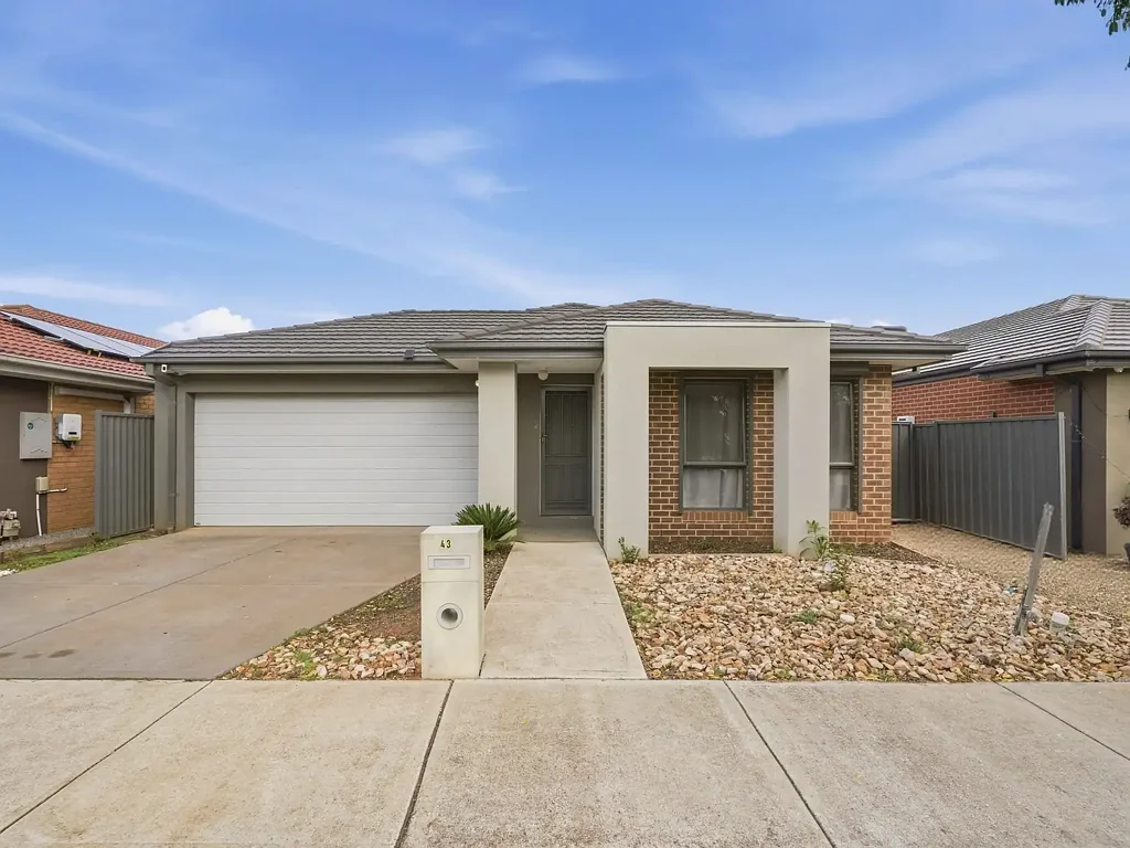 Love Where You Live – 4BR Gem in Willandra Estate!