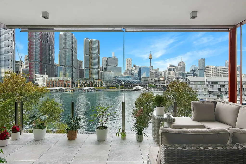 Unfurnished three bedroom harbourfront luxury
