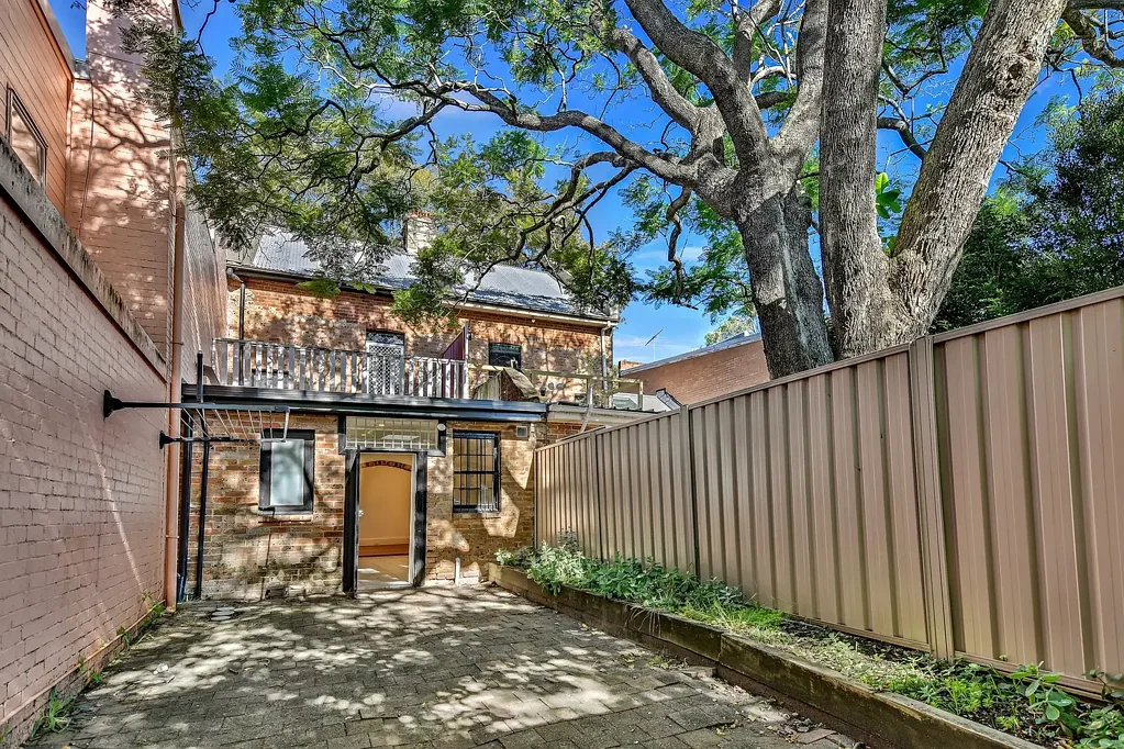 QUIET RENOVATED GLEBE HOME WITH PARKING
