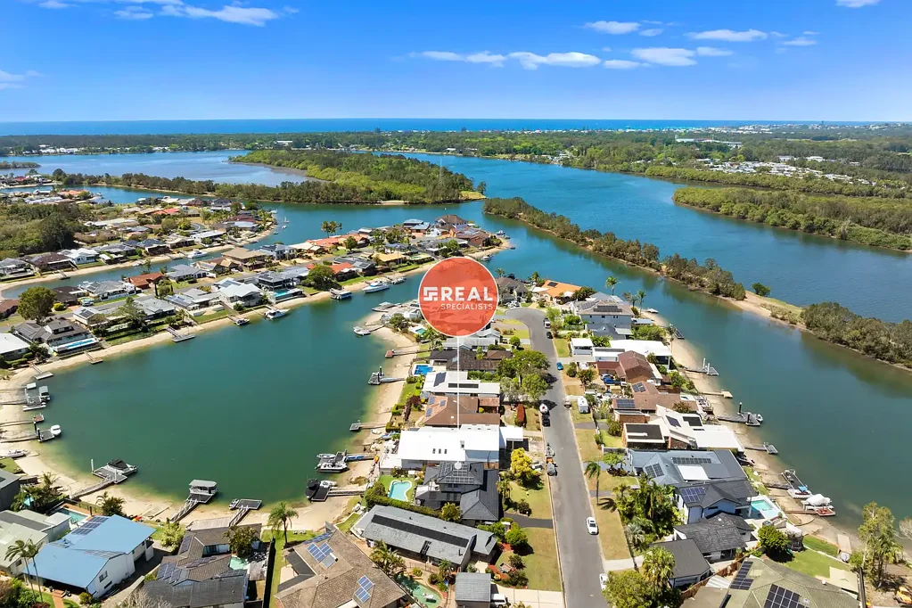 Banora Point 4Kwarto North-Facing Waterfront Paradise with Boat, Pool & Pontoon
