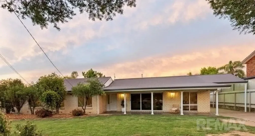 9 Avon Avenue, Lake Albert, NSW 2650