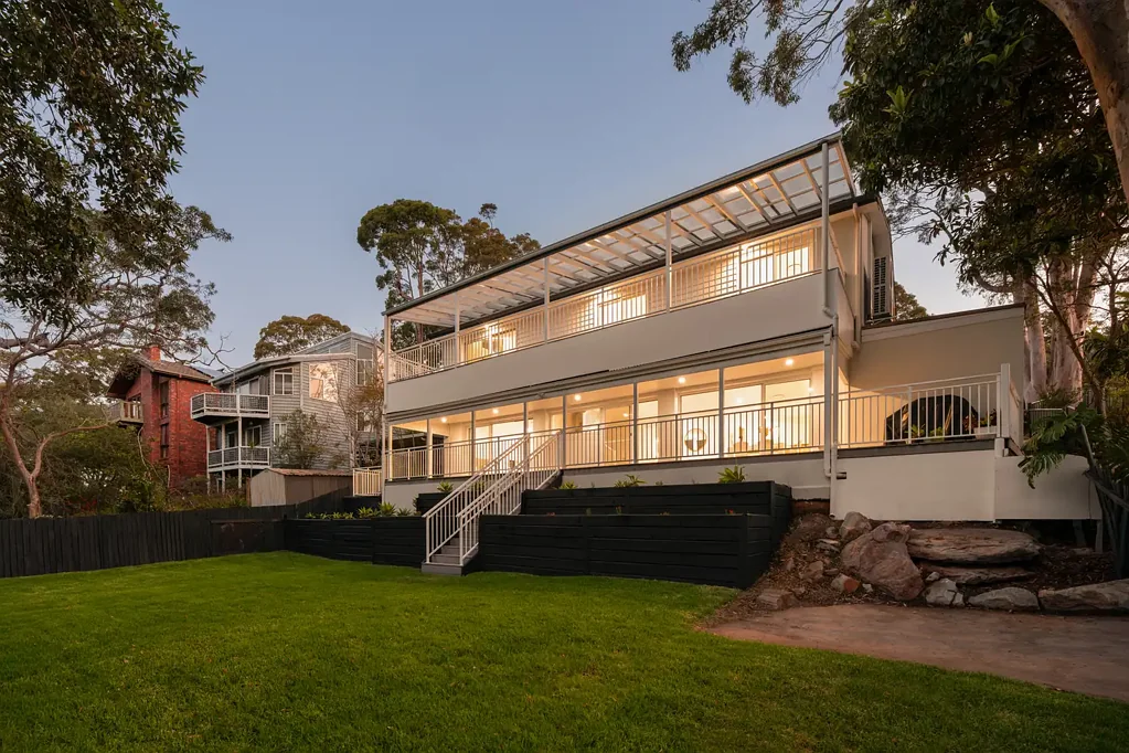Umina Beach 4Zimmer Sunlit Renovated Coastal Living with Elevated Water Views