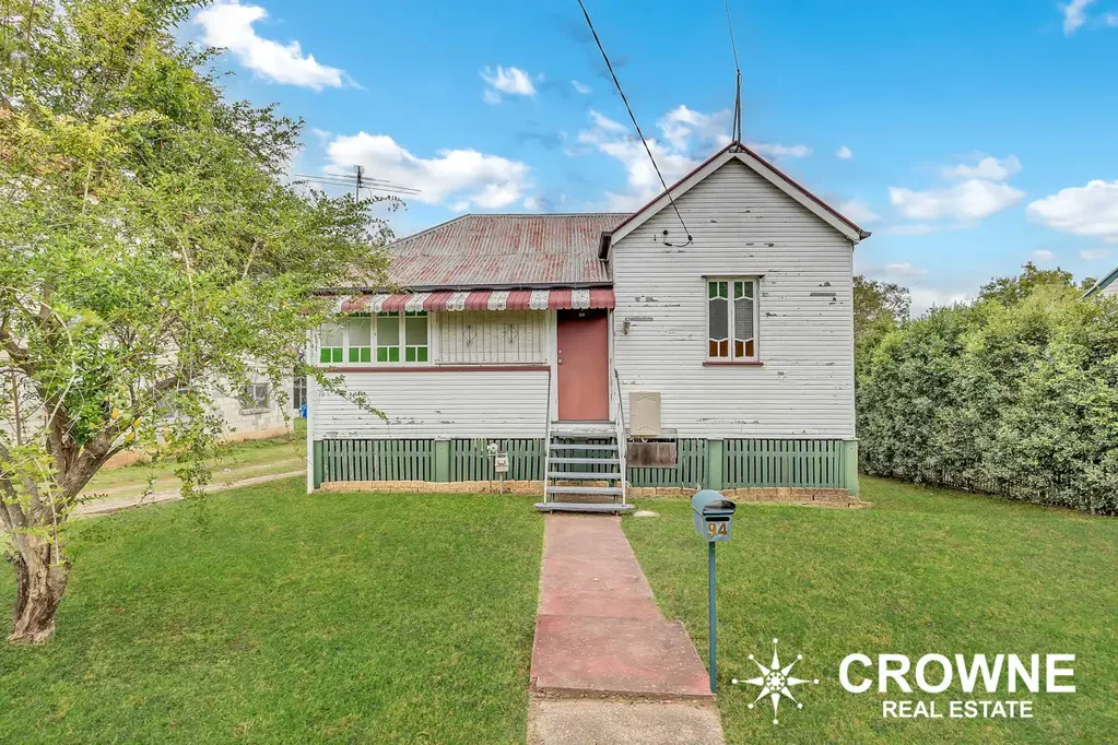 North Ipswich 2બેડરૂમ Charming 1920s Character Home on a Huge 1,012m² Block – Endless Potential in North Ipswich!
