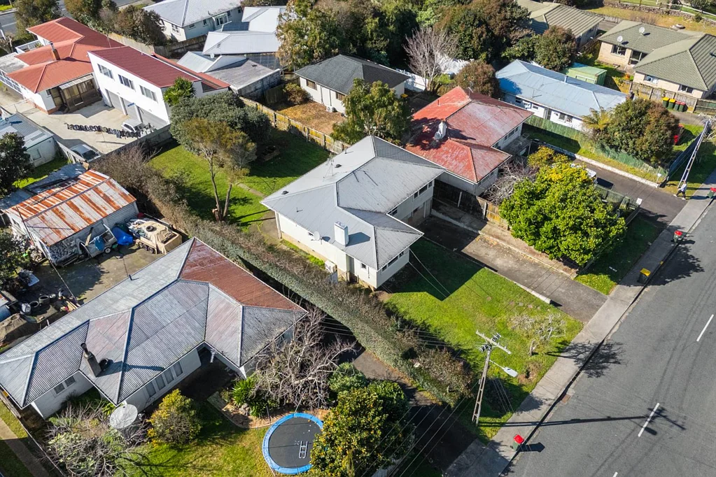 Manurewa 3房  Looking for your next project?? 688sqm (mol)