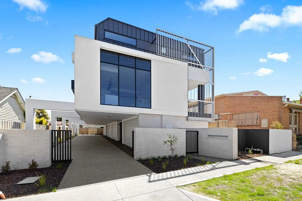 4 Bedroom Townhouse – Contemporary Living with Everything at Your Doorstep.