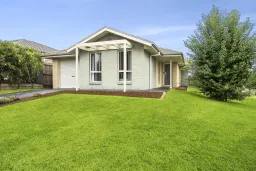 2 SPADACINI PL, Goulburn