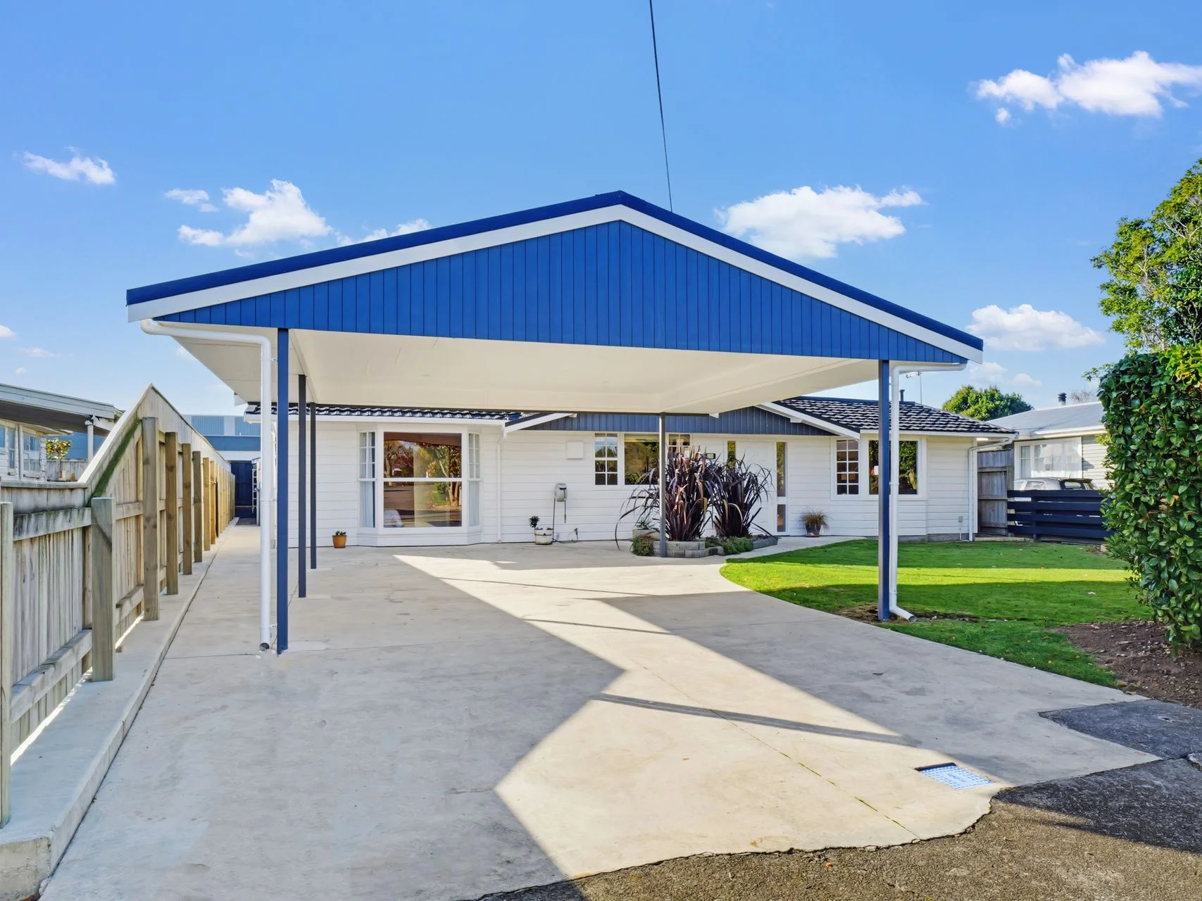 Awapuni 4Moenga Bold Bright Four Bedroom Beauty