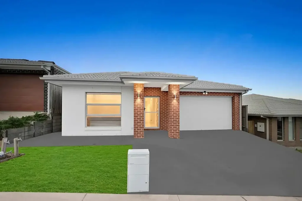 Four-Bedroom Family Home in the Sought-After Averley Estate!!