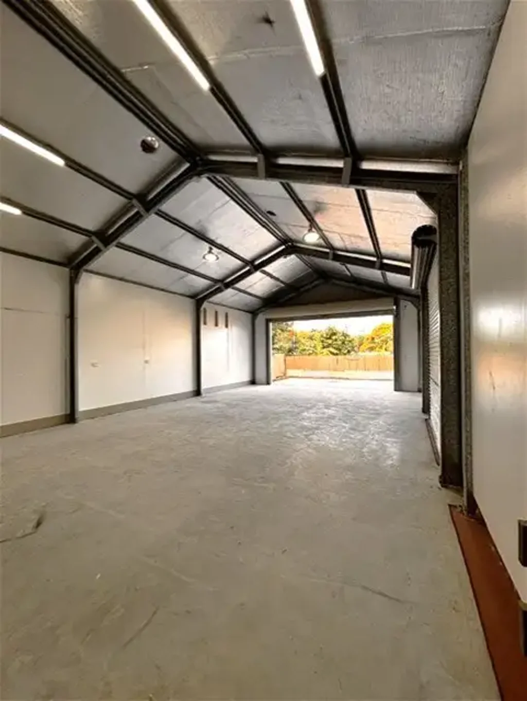 TRADIES WITH NEED OF STORAGE AND WORKSHOP