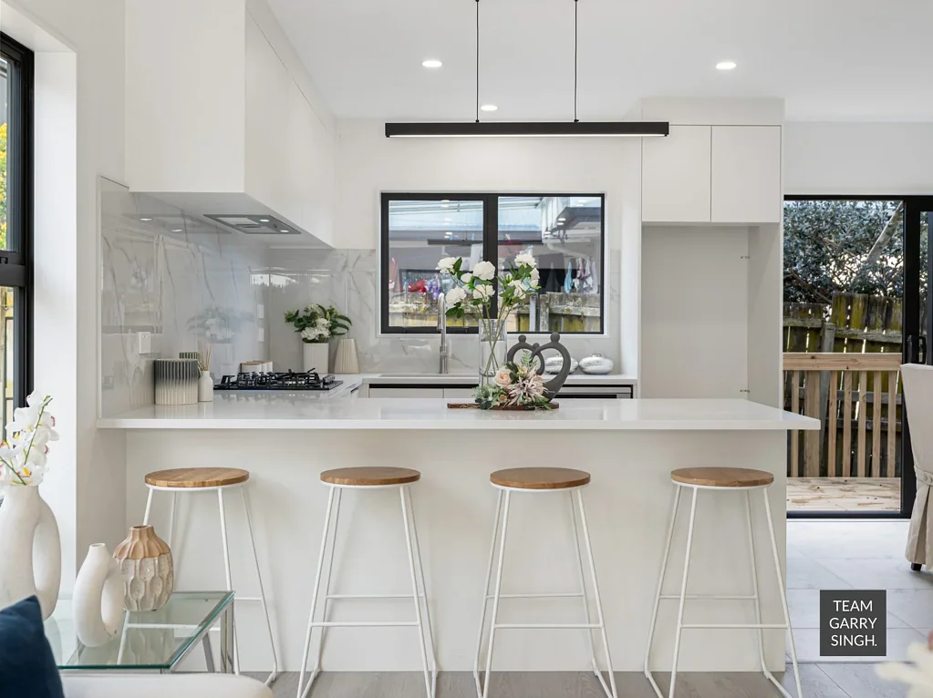 MODERN LIVING ON PORCHESTER