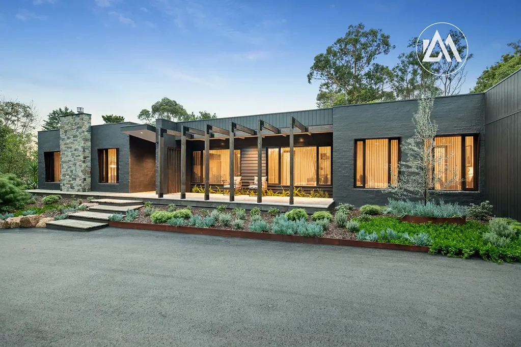 Mount Eliza 4房 珍稀林地环境 私密原生花园 宏伟中心走廊 豪华主卧套房 4468平米高地 家族 sanctuary 自然之美 社区凝聚力 A Private Mid-Century Sanctuary on 4,468 sqm
