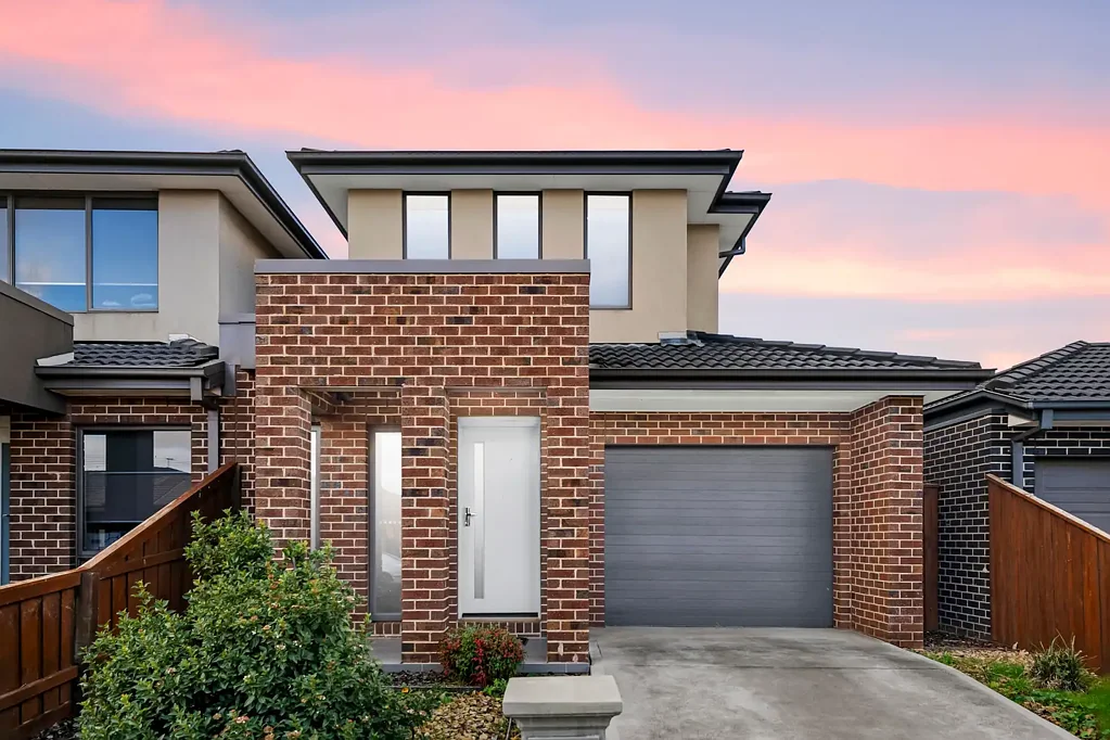 Fraser Rise 3chambre Contemporary  Townhouse Comfort.