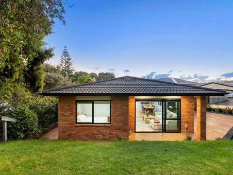 Te Atatu Peninsula 3Moenga Come home to comfort, stay for the lifestyle!