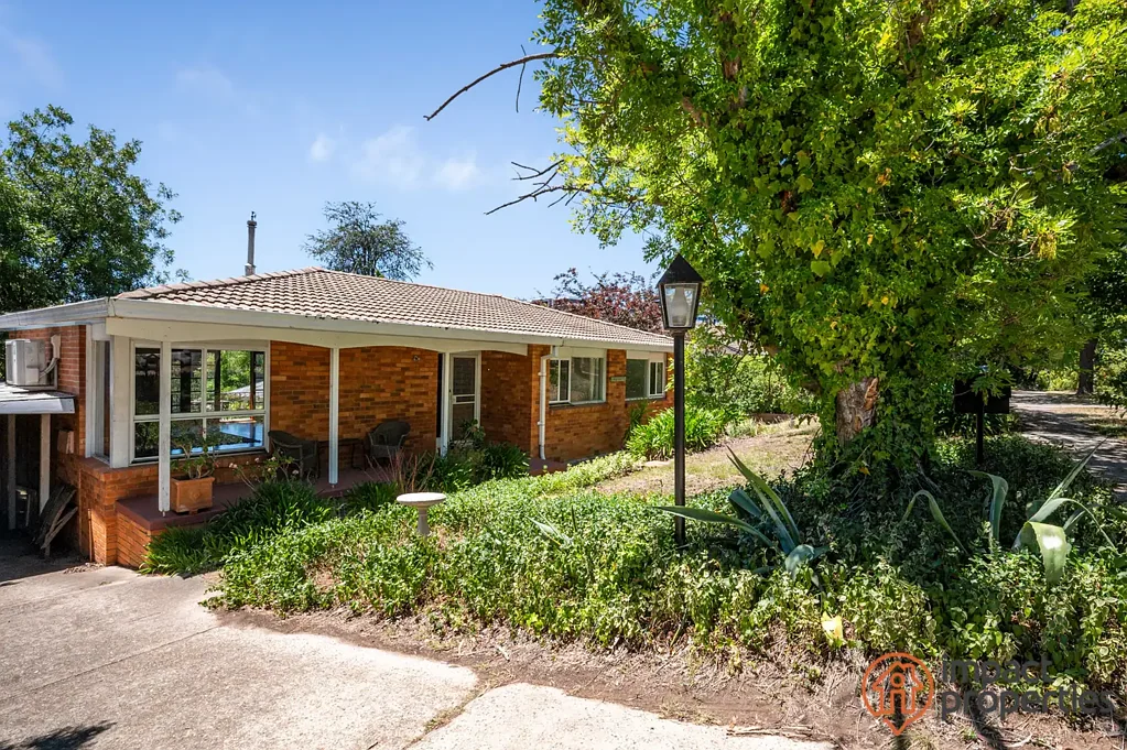 Curtin 3房  Updated Mid-century Home with Cottage Charm in Curtin