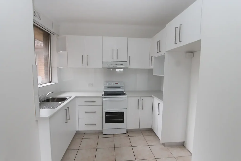 LARGE TWO BEDROOM UNIT WITH LUG!!