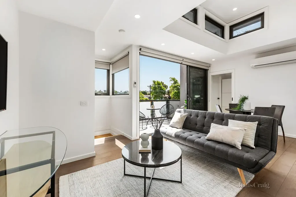 Stylish Two Bedroom, Two Bathroom Townhouse