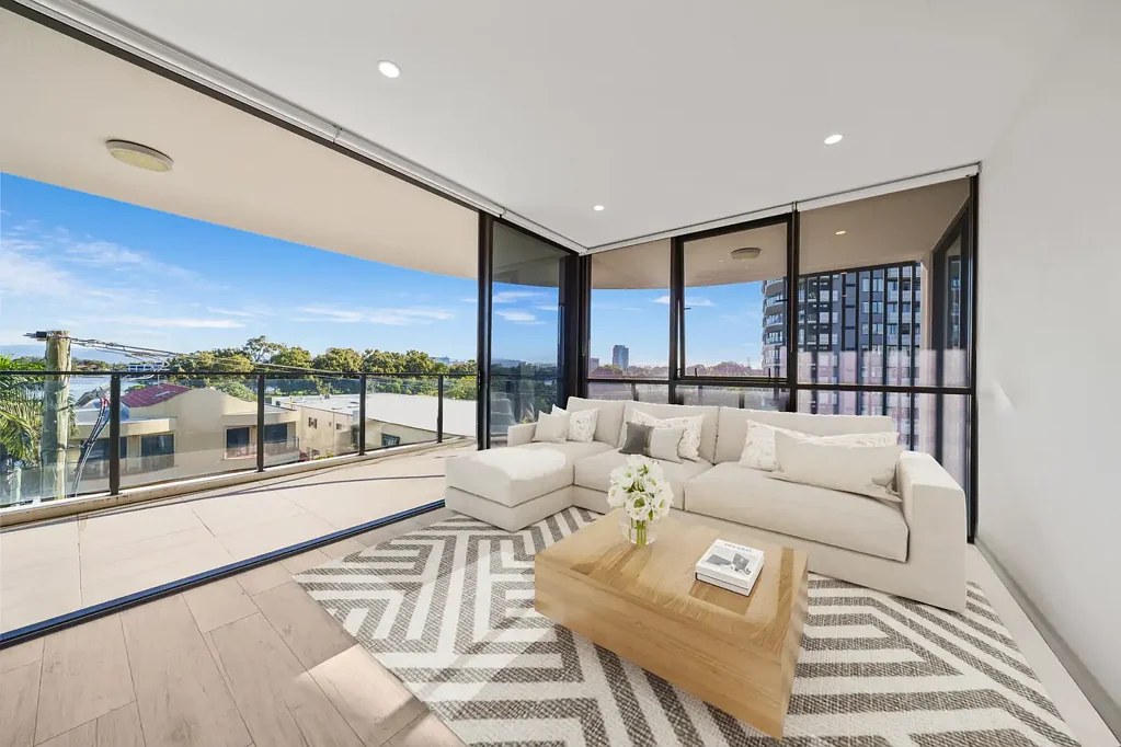Surfers Paradise 3 Bedroom Must Be Sold - Unmatched Space, Views & Lifestyle on Chevron Island!