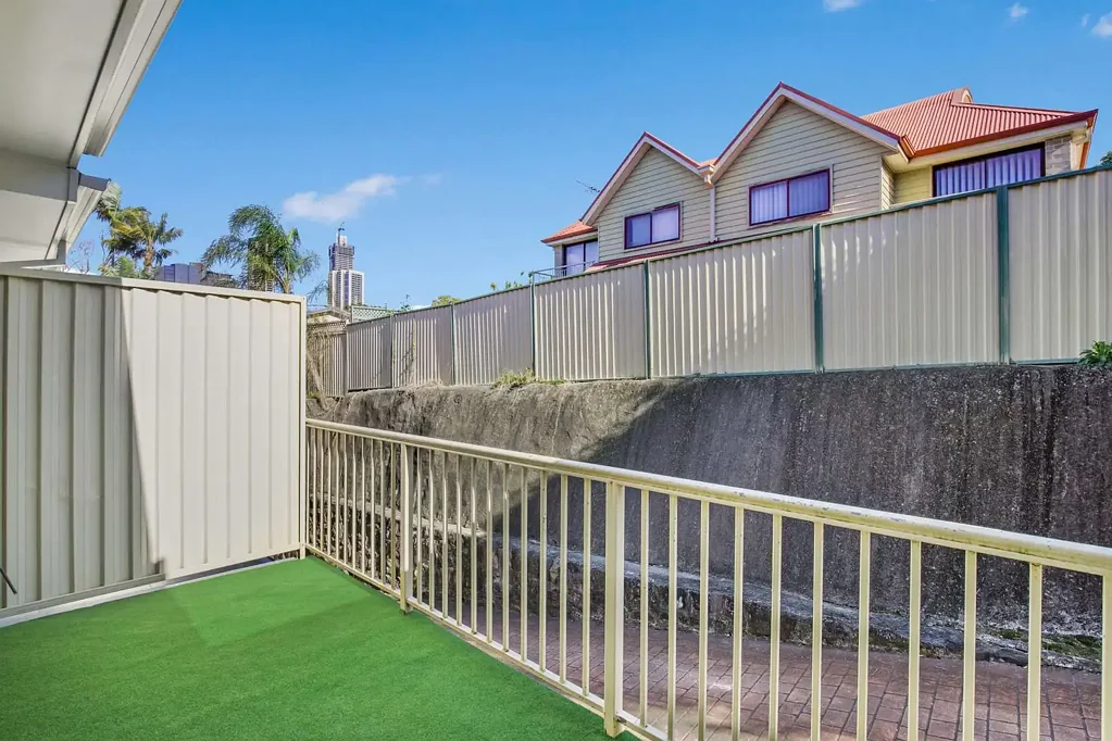 North Parramatta 3 Bedroom Spacious, Stylish & Superb Location – Tri-Level Townhouse