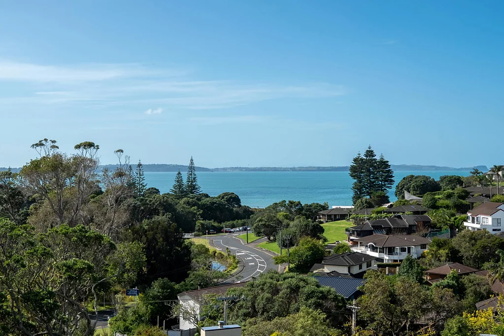 Torbay 3房  Coastal Views, Beachside Living & Great Value