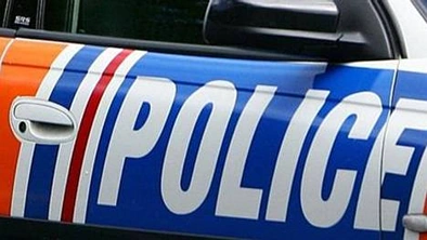 Tasman地区警察通过发放巧克力的形式提醒司机们安全驾驶